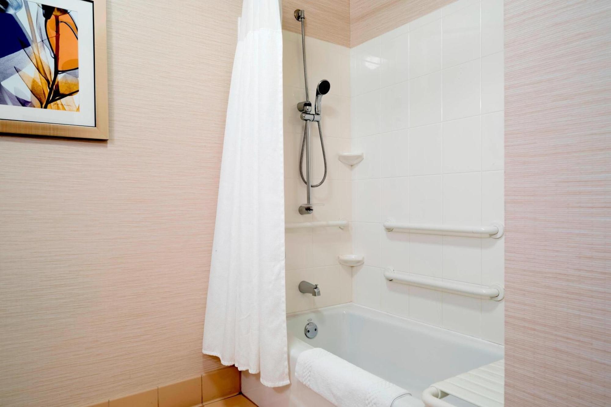 Fairfield Inn & Suites By Marriott Стейт Колледж Экстерьер фото