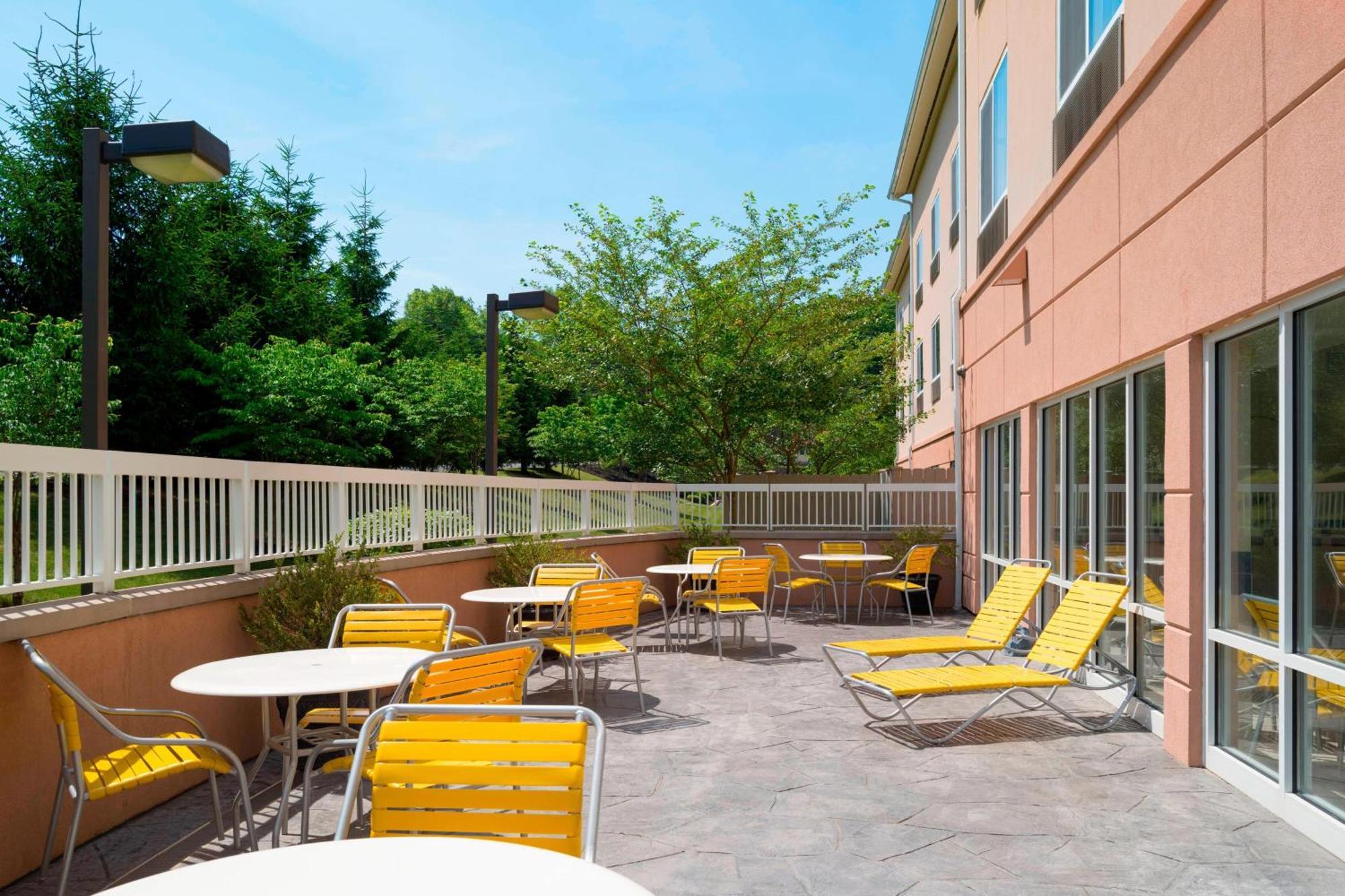Fairfield Inn & Suites By Marriott Стейт Колледж Экстерьер фото